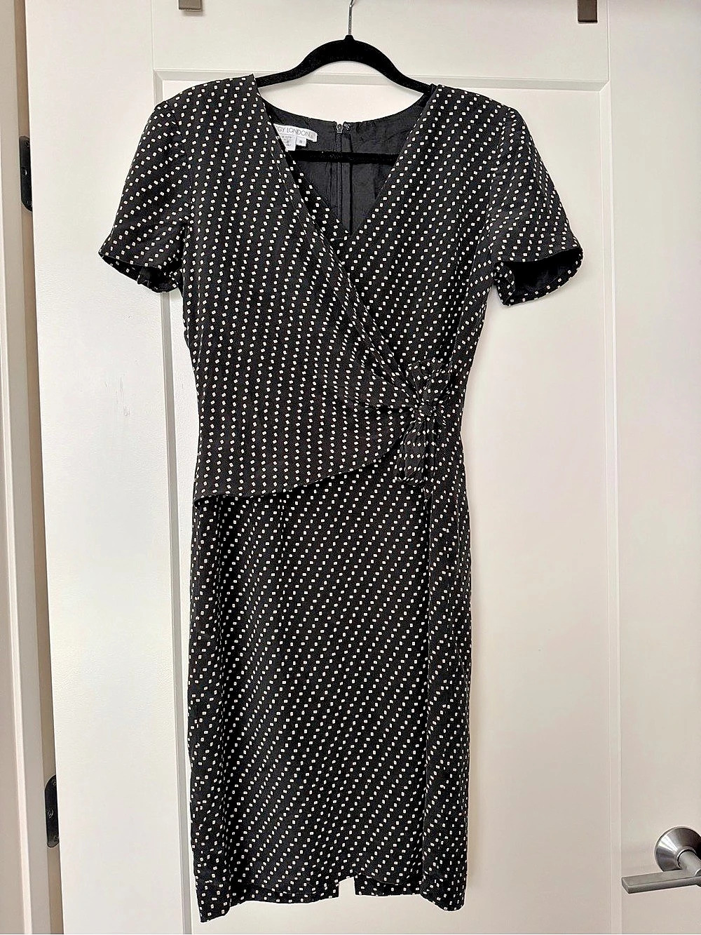 Maggie London 100% Silk Geometric Wrap Dress in Black & White Size 8 Like New